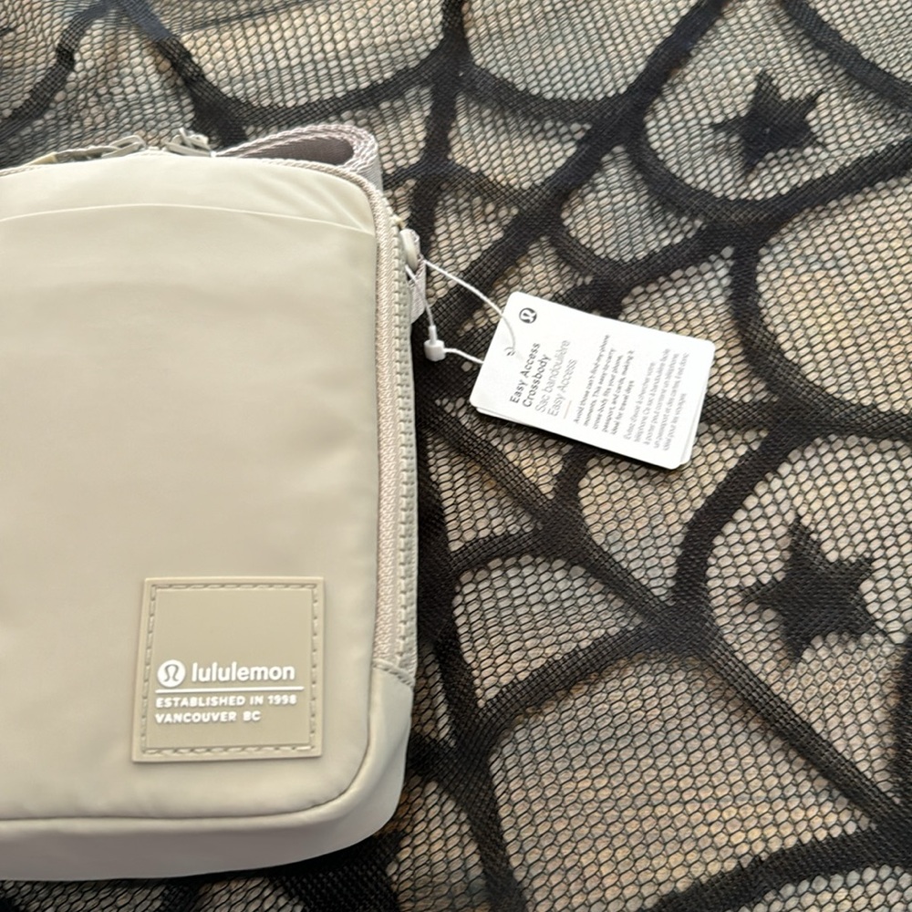 Lululemon Easy access crossbody bag - Picture 3 of 6